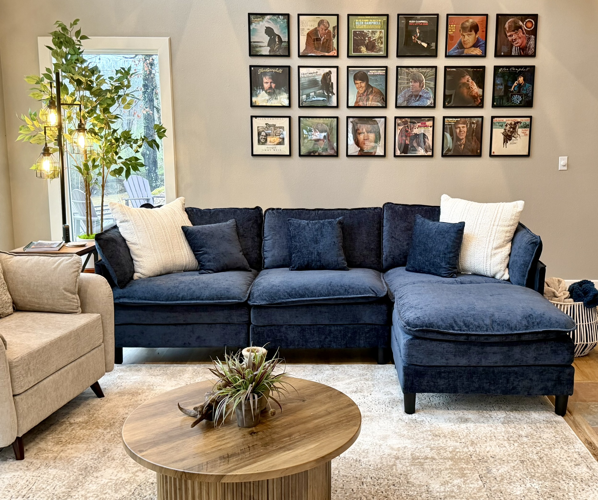 Southern Delight primary bedroom suite with king bed and en suite bathroom